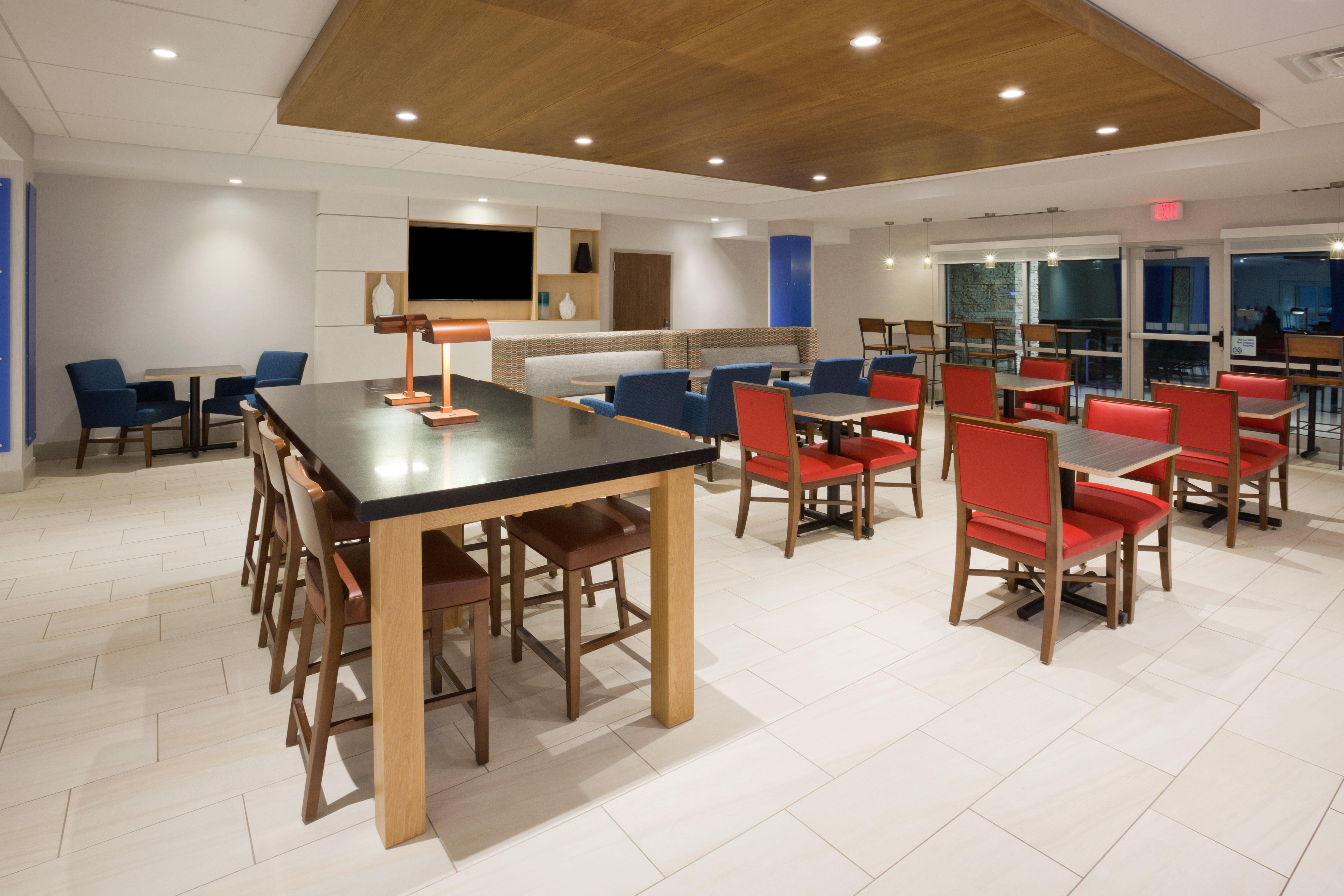 Holiday Inn Express And Suites Des Moines Downtown By Ihg Exterior photo