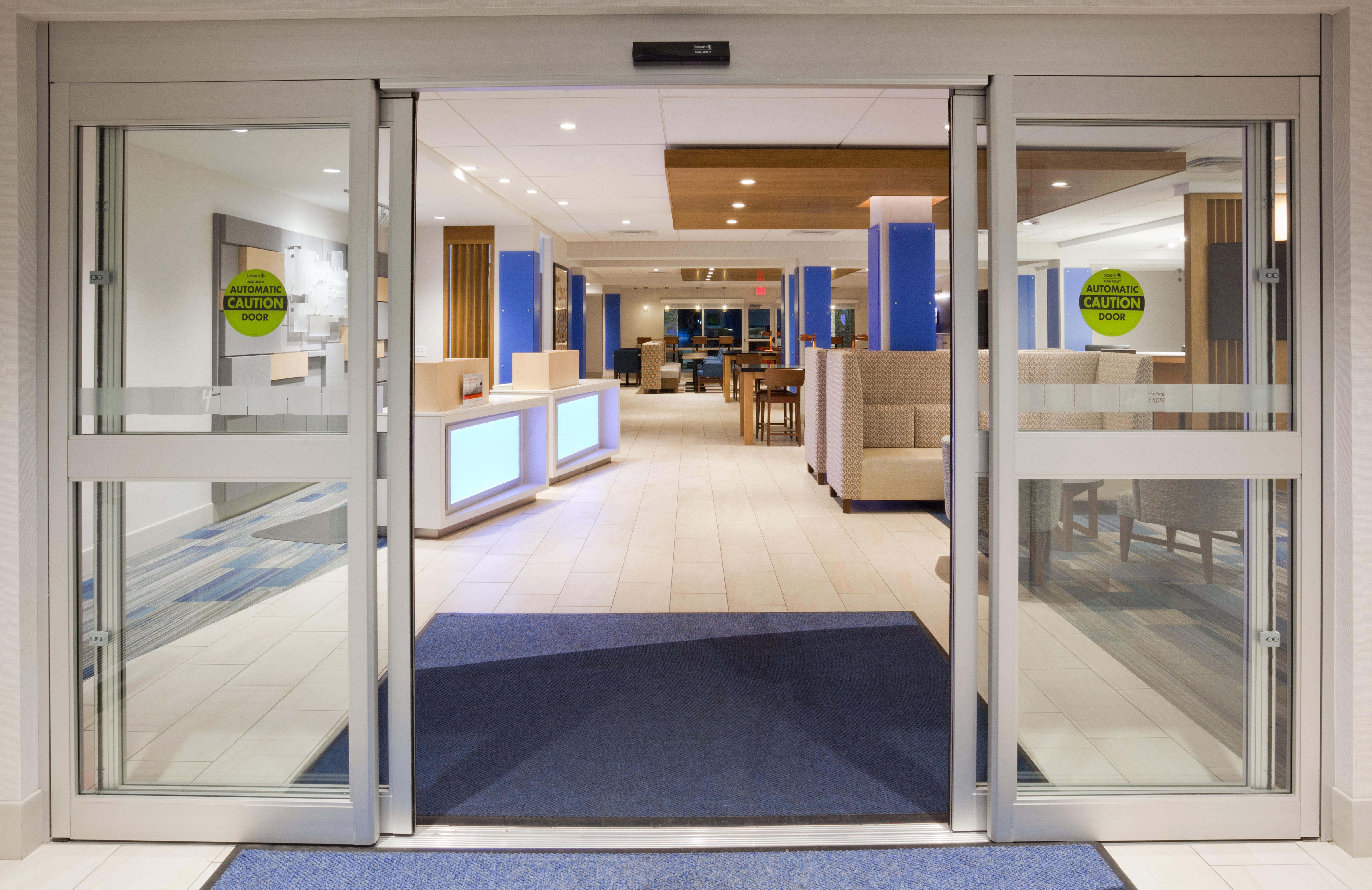 Holiday Inn Express And Suites Des Moines Downtown By Ihg Exterior photo